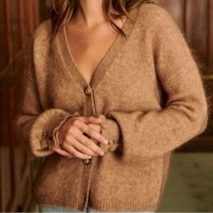 Sezane Cozy Camel Brown V‑Neck Button Cardigan
